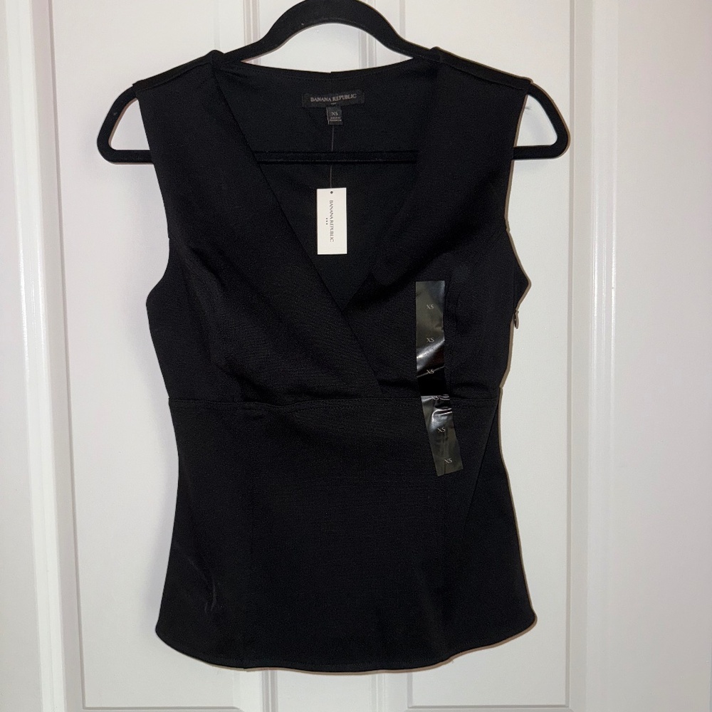 NWT Banana Republic Sleeveless V-Neck Top Size XS - Perfect for Work!
